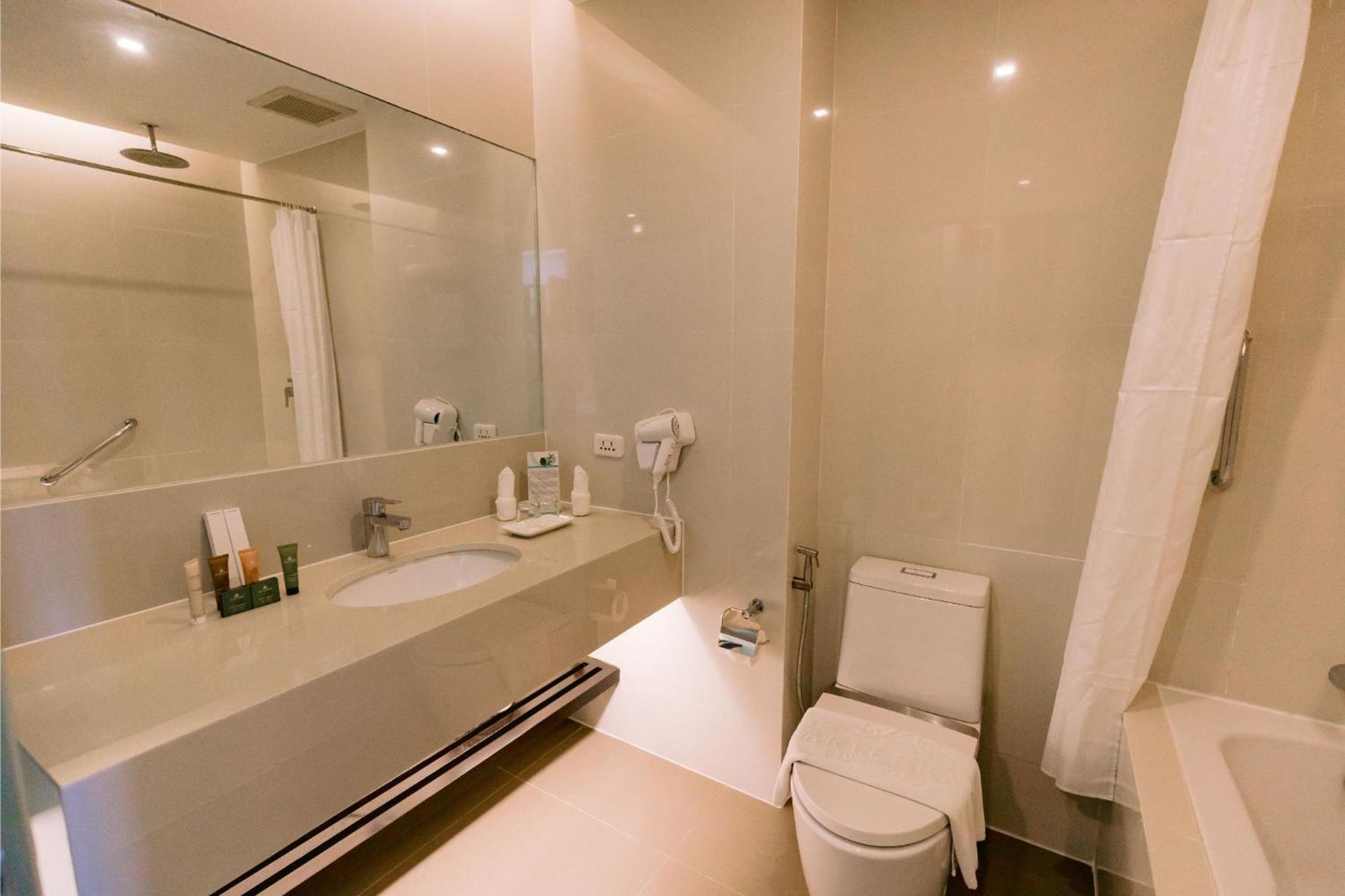 Arterra Seaview Resort Lapu-Lapu City Bagian luar foto