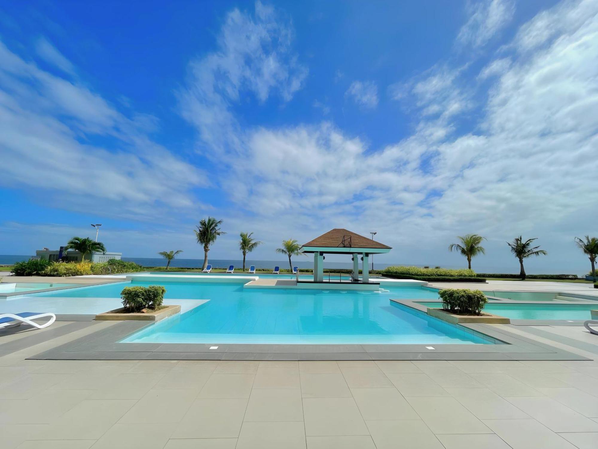 Arterra Seaview Resort Lapu-Lapu City Bagian luar foto