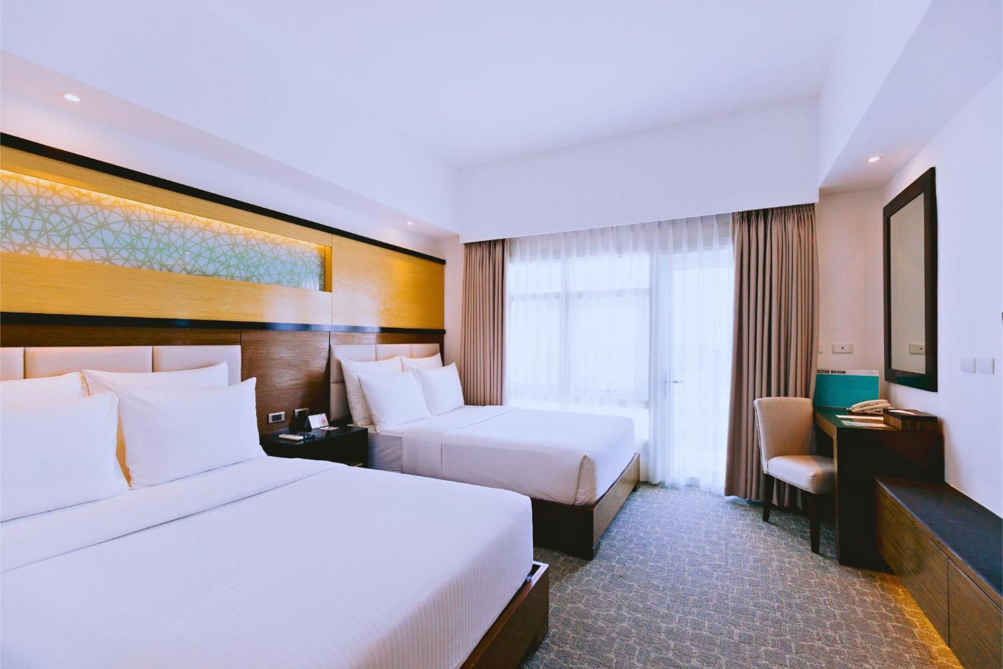 Arterra Seaview Resort Lapu-Lapu City Bagian luar foto