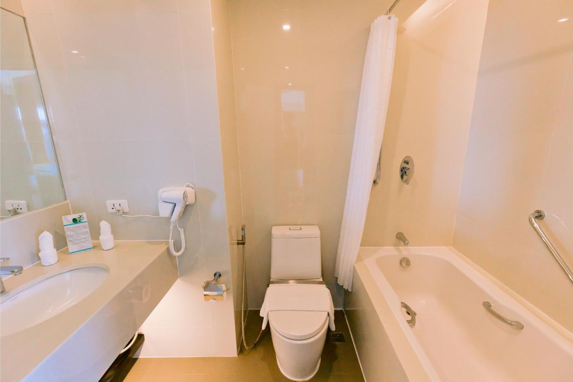 Arterra Seaview Resort Lapu-Lapu City Bagian luar foto