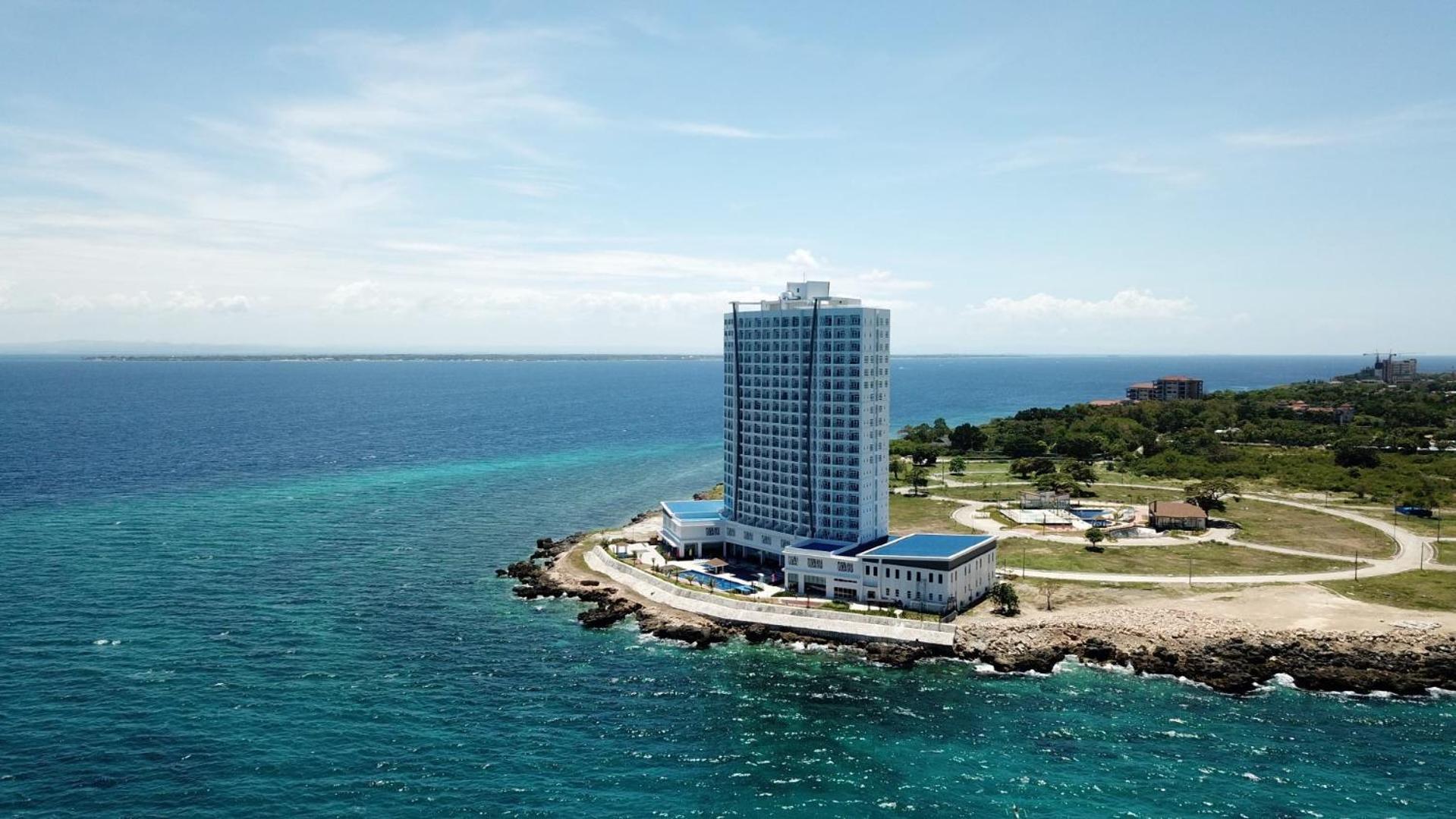 Arterra Seaview Resort Lapu-Lapu City Bagian luar foto