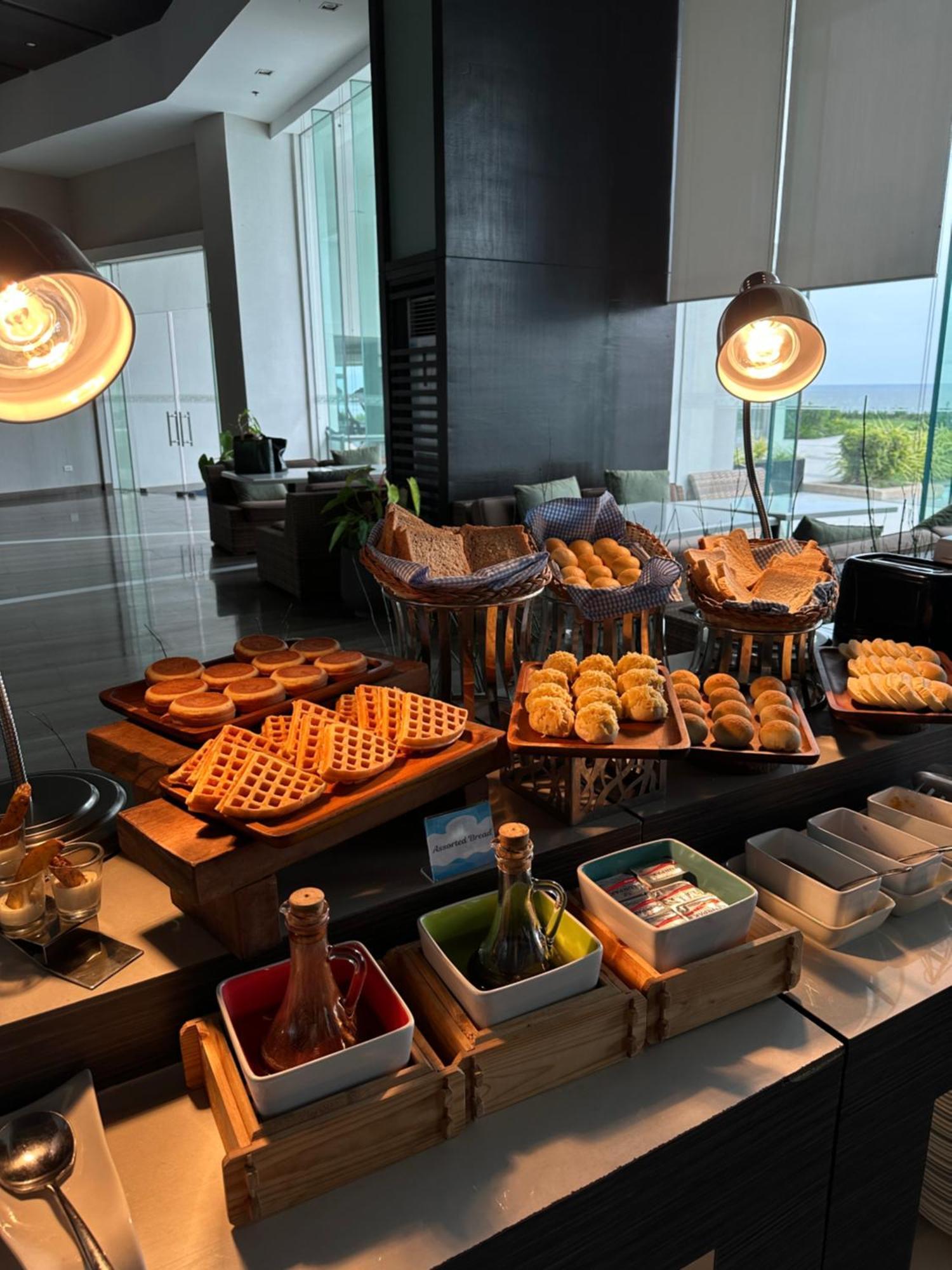 Arterra Seaview Resort Lapu-Lapu City Bagian luar foto