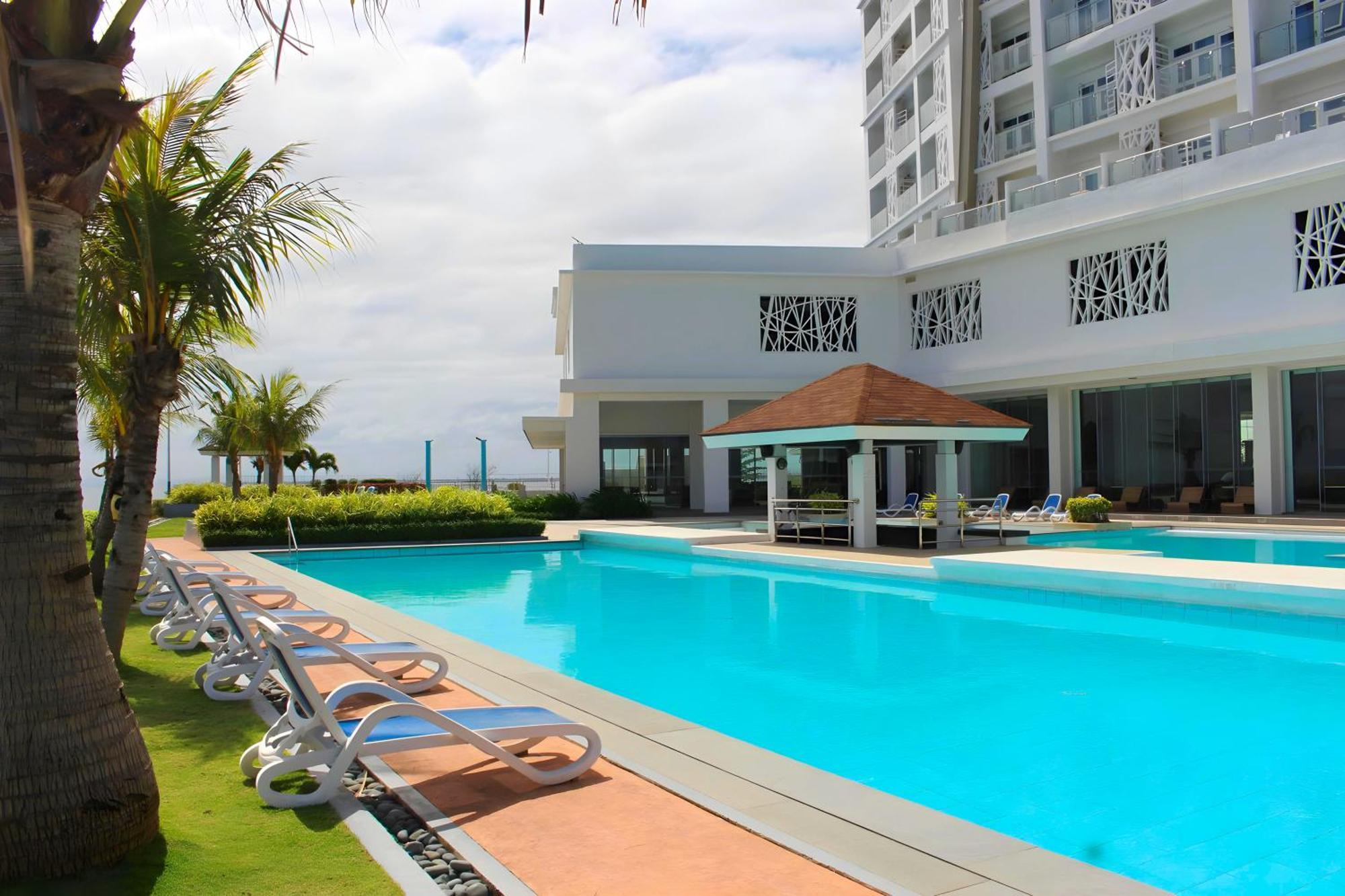 Arterra Seaview Resort Lapu-Lapu City Bagian luar foto